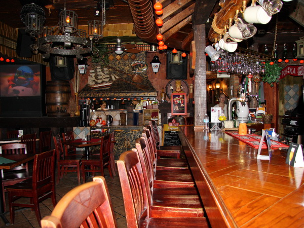 Albatros Pub & Restaurant - Bar...